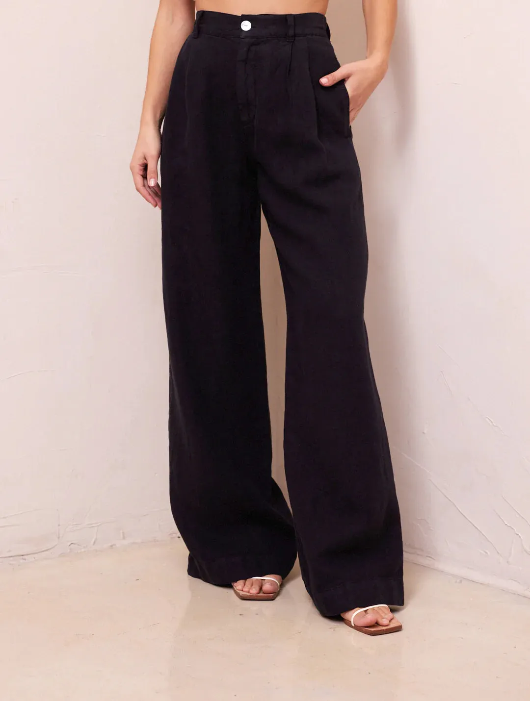 Beb3253 Bella Dahl Black Pleated Trouser