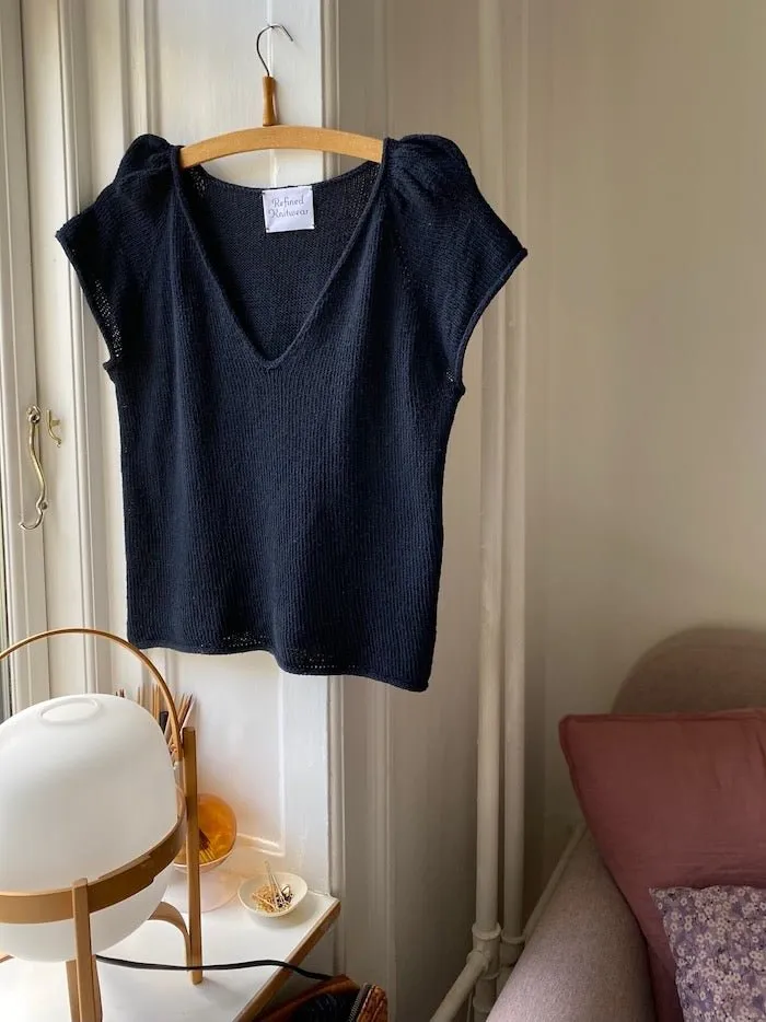 Casia Tee V-neck by Refined Knitwear, knitting pattern