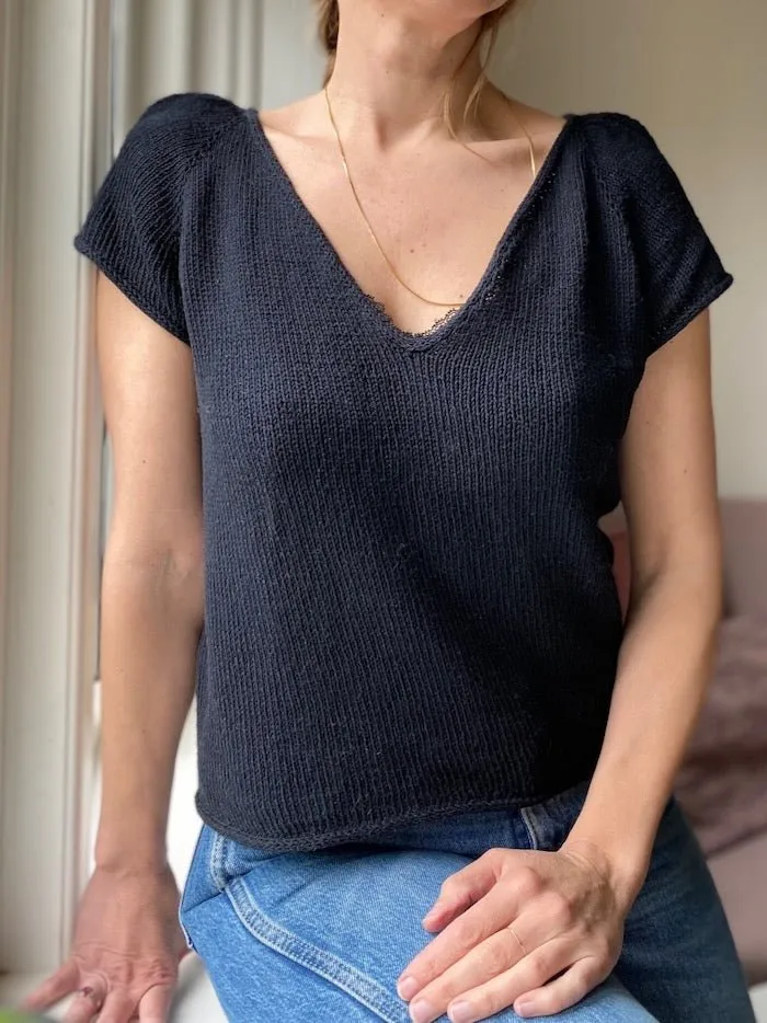 Casia Tee V-neck by Refined Knitwear, knitting pattern