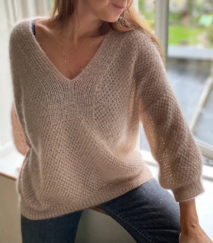 Fungus Sweater V-neck by Refined Knitwear, knitting pattern (UK, DE)