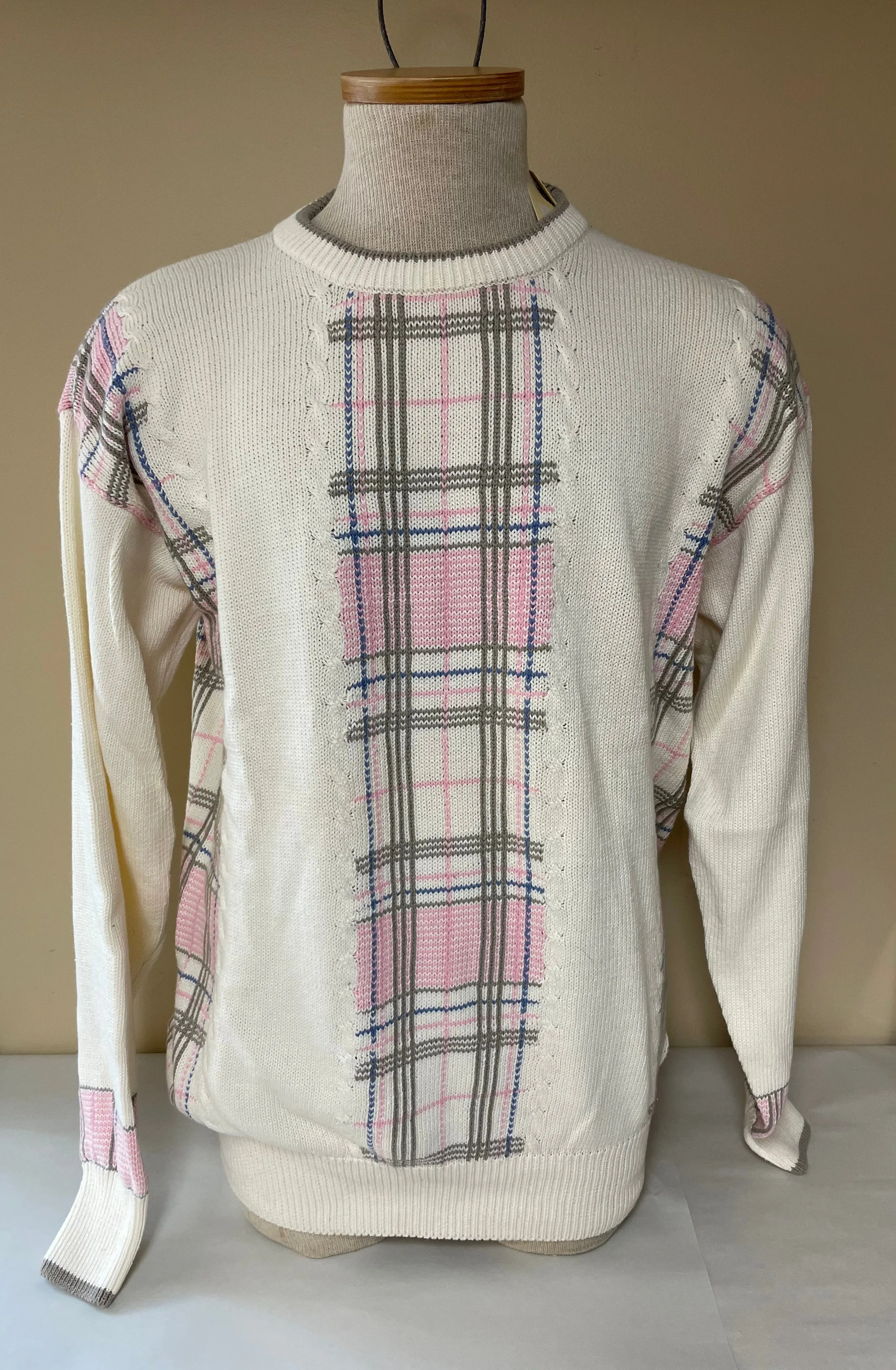 <€€ New Mens Large LaMode Sportswear Golf Sweater Intarsia Pink Gray & Blue Plaid Long Sleeve NWT