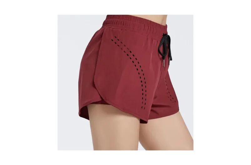 Sweat-absorbent and breathable double layer sports three-quarter shorts for women