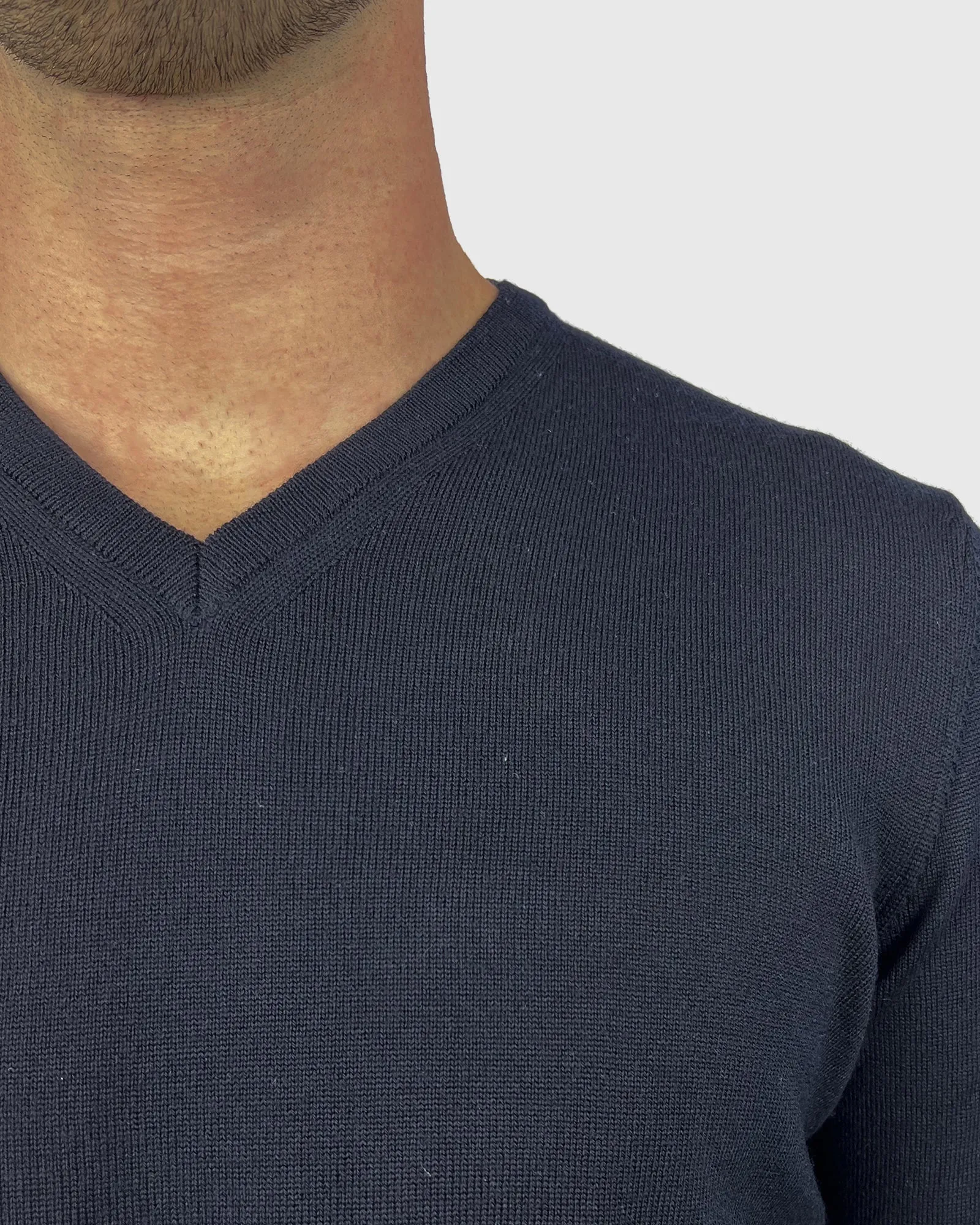 VISCONTI W23V NAVY WOOL V-NECK SWEATER